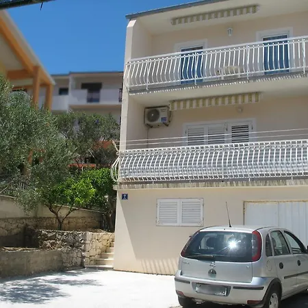 Eliva Apartment *